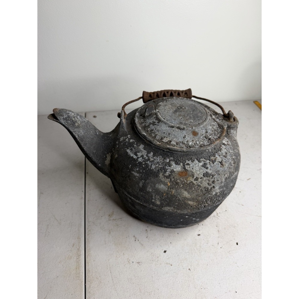 Antique Cast Iron Campfire Tea Kettle No. 8–Black w/ Lid & Metal Handle 8" Tall